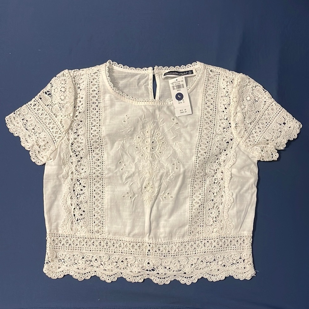 Abercrombie embroidered button-back top